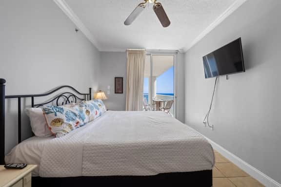 Beach Club 1702A - Image 5