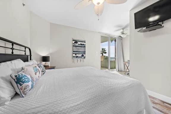 Beach Club 303A - Image 5