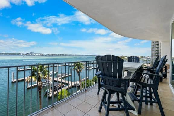 Caribe 305C - Image 2