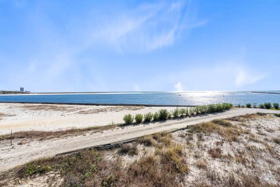 Point House II - Image 2