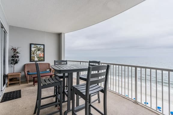 Island Royale 1004 - Image 1